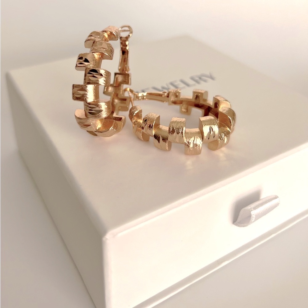 Chunky Hoop Earrings 18k Gold Plated Special Design Luxury  Jewelry - Picture 6 of 11